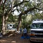 <p align=left>Le 31 mars, nous quittons Clewiston, deux nuitées à Fort Clinch State Park, sur Amelia Island, au nord de Jacksonville. Nous retrouvons avec plaisir les arbres et les petits feux du soir.